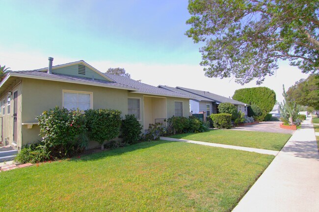 Building Photo - Charming Sun-Filled 3BR/2BA Home in Lake Balboa with Large Backyard & Fruit Trees
