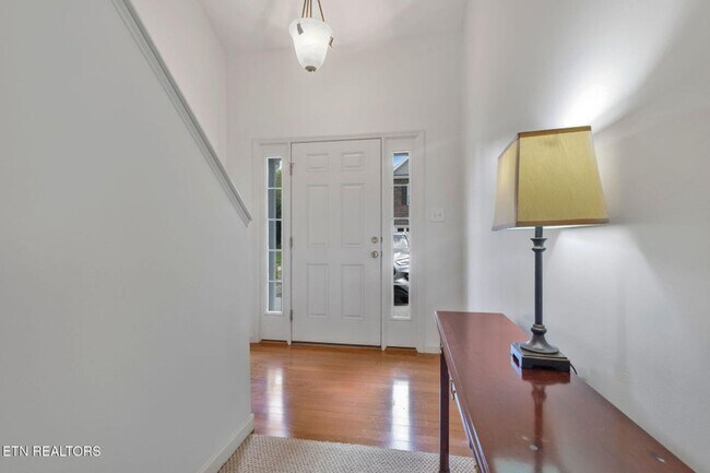 Building Photo - Beautiful End-Unit Condo – Move-In Ready!