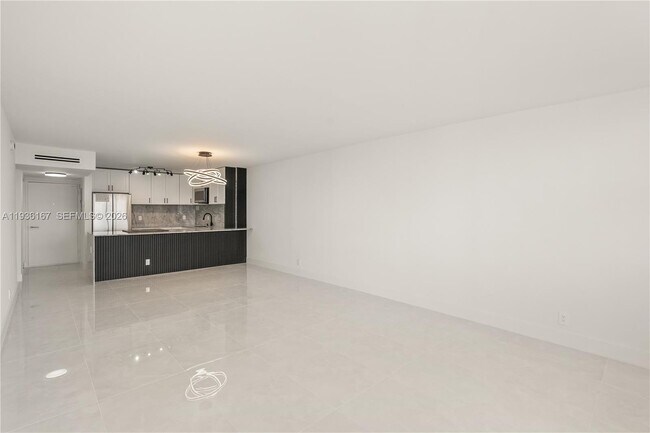 Building Photo - 3180 S Ocean Dr