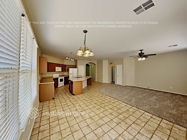 Building Photo - 15120 W Mercer Ln