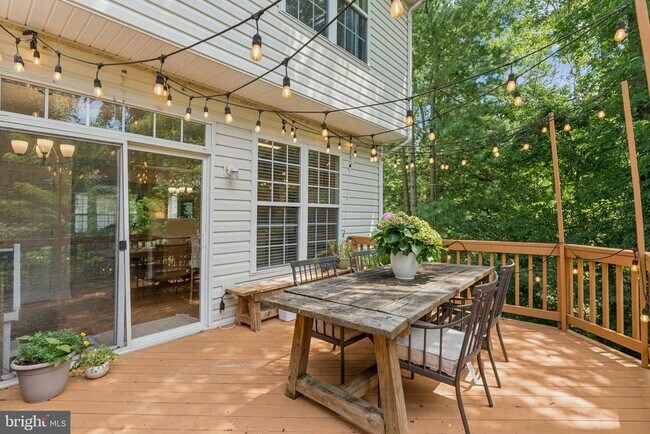 Building Photo - 856 Stonehurst Ct