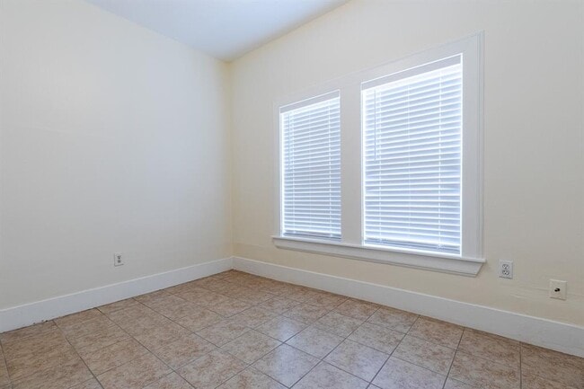 Building Photo - 2806 Holman St