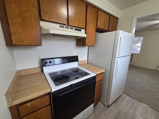 Building Photo - 2 Bed/1 Bath Apartment in NE Bend - Wichita Way