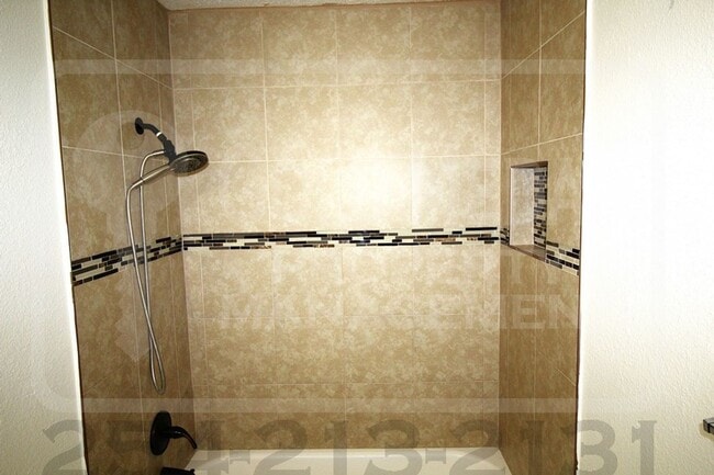 Building Photo - Beautiful 4-Bed, 2-Bath Home - Now Availab...
