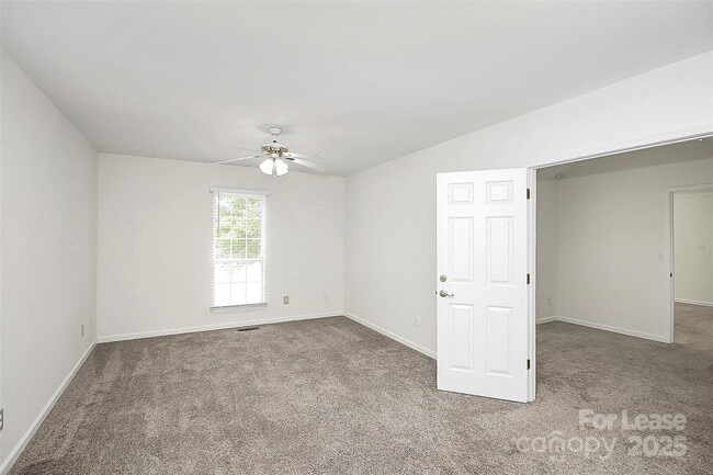 Building Photo - 155 Sunfish Dr