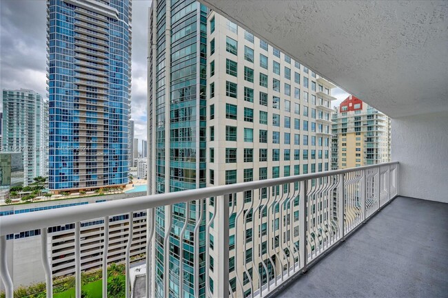 Building Photo - 1200 Brickell Bay Dr