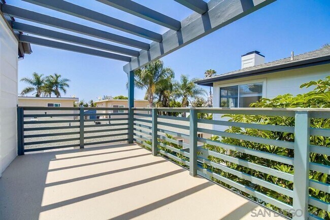 Building Photo - Modern Beach House