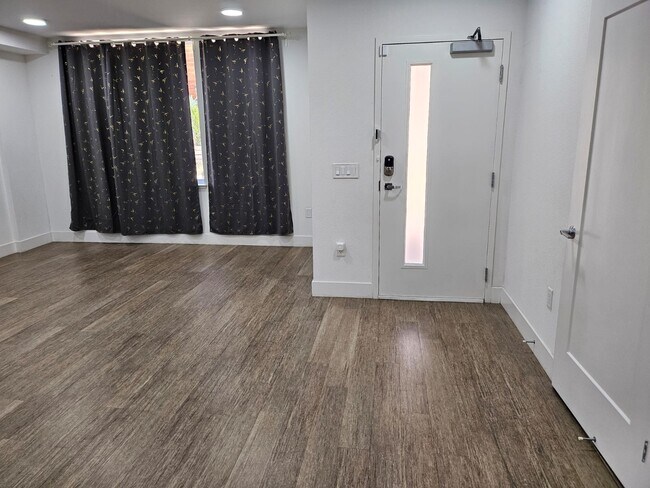 Hall - 3835 Heart Cmn