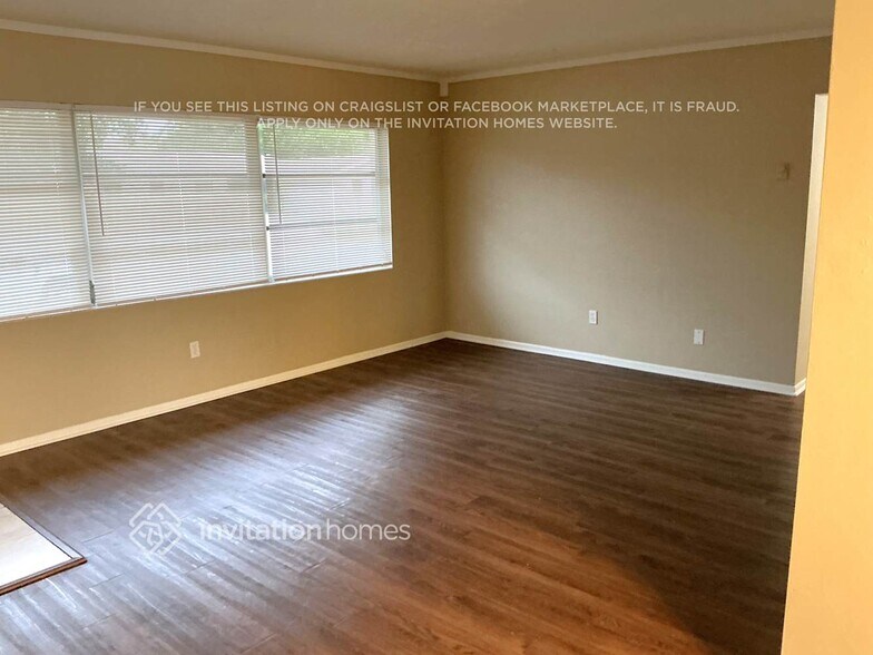 Building Photo - 2329 Lorena Ln