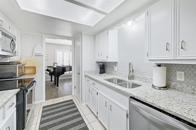 Building Photo - 110 Ridge Oak Dr