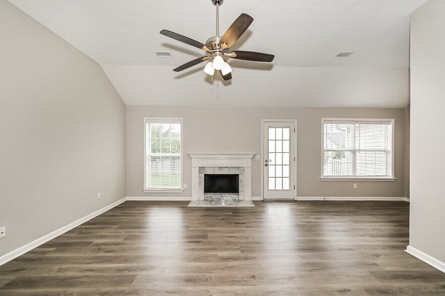 Building Photo - 416 Lake Forest Dr