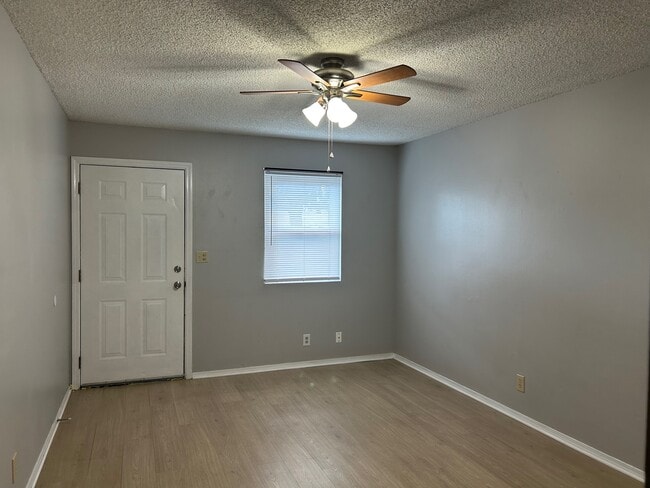 Building Photo - 220 Brooke Lynn Dr