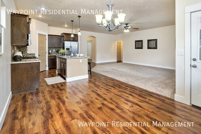 Building Photo - 2686 Vallin Ave N