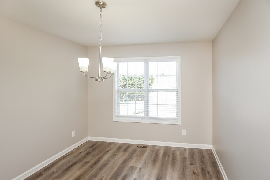 Building Photo - 7817 Cambridge Dr