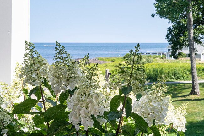 Building Photo - 2 Oak Knoll Rd