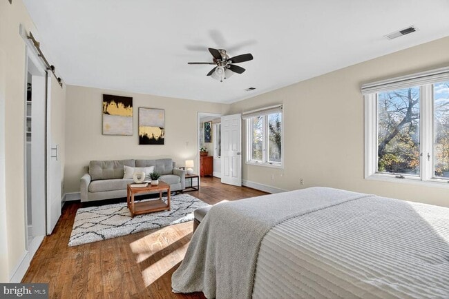 Building Photo - 3227 Ellicott St NW