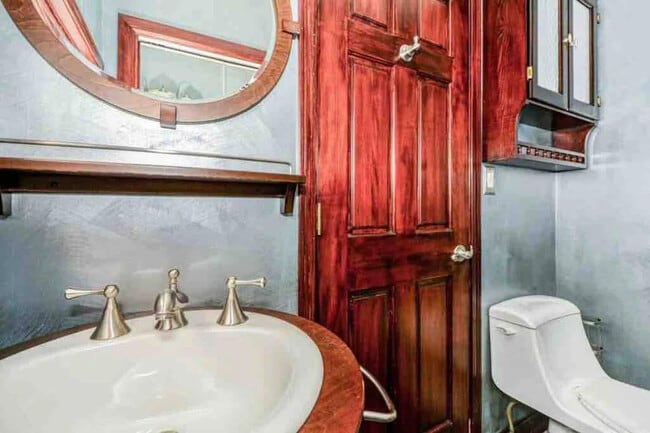 Building Photo - 152 Central Ave