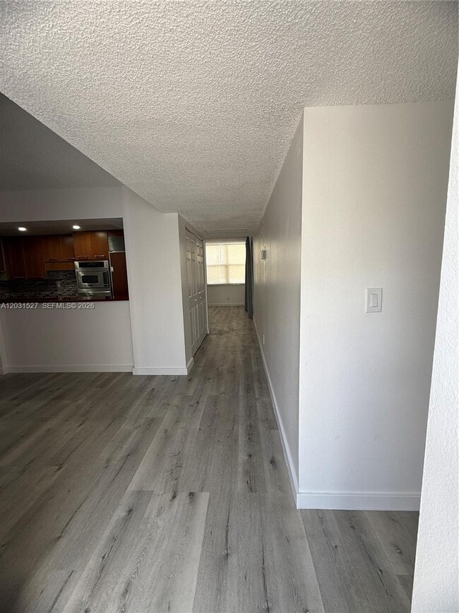 Building Photo - 20200 W Country Club Dr