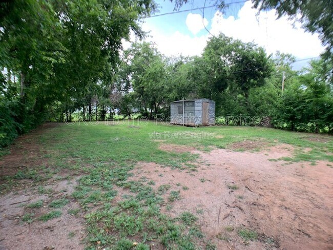 Building Photo - 717 SE 27th St