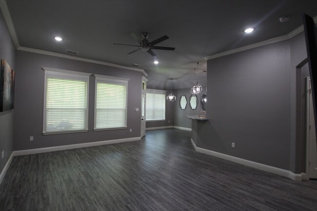 Building Photo - Coming Soon! Stunning 3 Bed 2 Bath Home on...