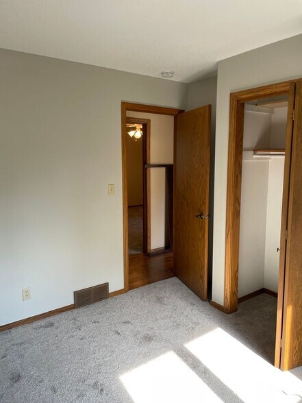 Building Photo - 2213 S Wellington Ave