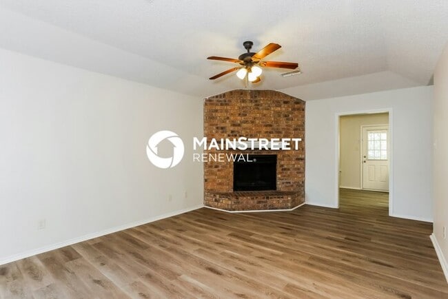 Building Photo - 3 Bedroom Pet-Friendly Home in Crowley, TX with Main Street Renewal
