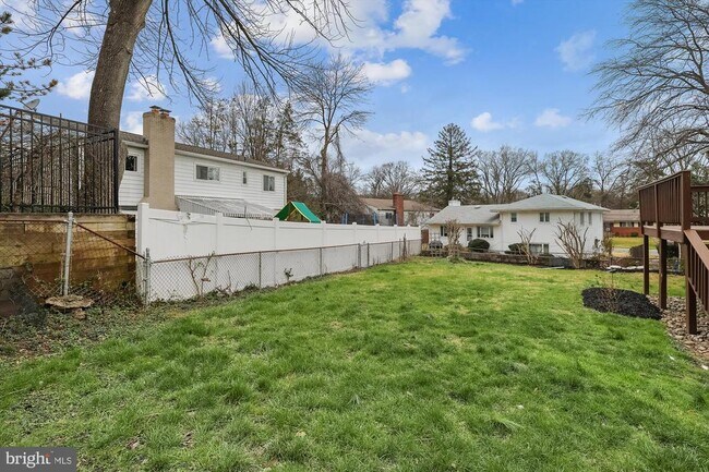 Building Photo - 4503 Traymore St