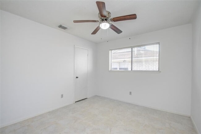 Building Photo - 11527 Sagewillow Ln