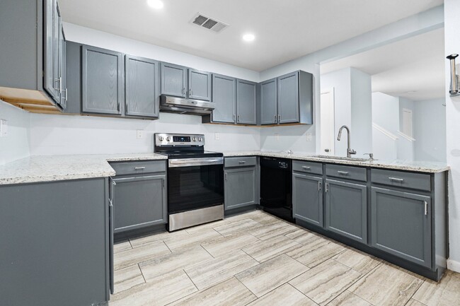 Building Photo - 16074 Walnut Creek Dr