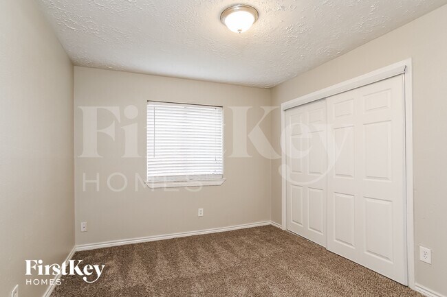 Building Photo - 11431 Stoughton Dr