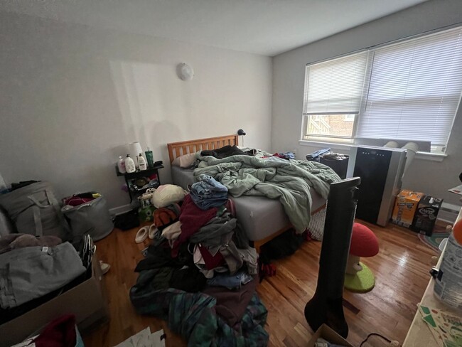 Building Photo - Ravenswood Renovated One Bedroom