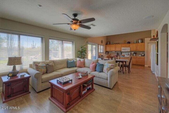 Building Photo - 10429 E Hillery Dr