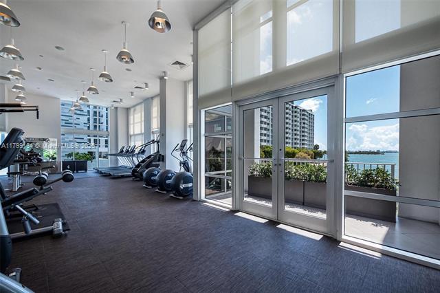 Building Photo - 2020 N Bayshore Dr