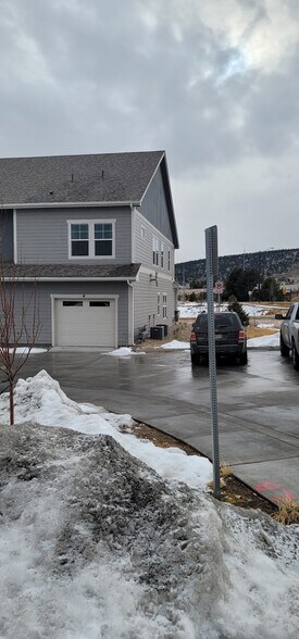 Building Photo - 3039 Upland Dr