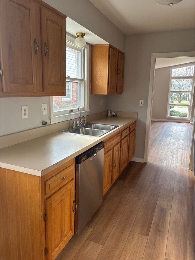 Building Photo - 1305 Abbeywood Rd