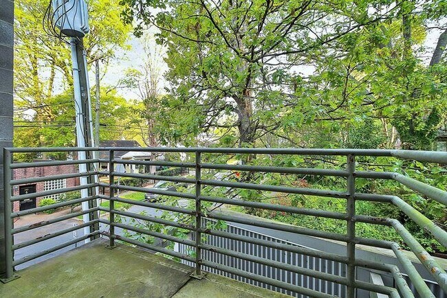 Building Photo - Industrial Corner 2BD/2BA Condo at Steelhaus in Plaza Midwood!