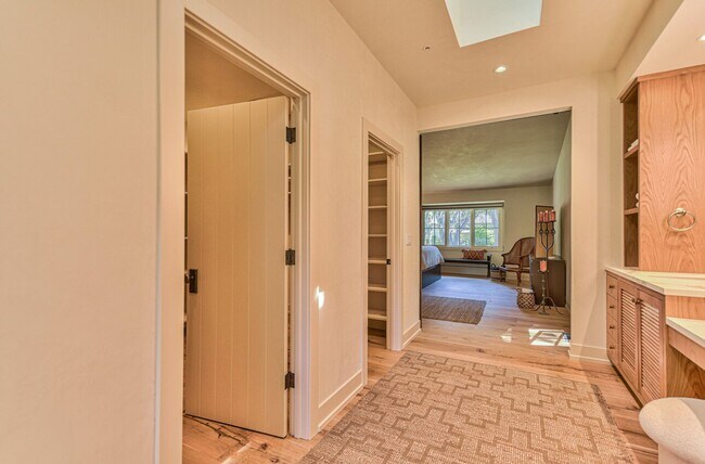 Building Photo - Luxury Living in Corral de Tierra!