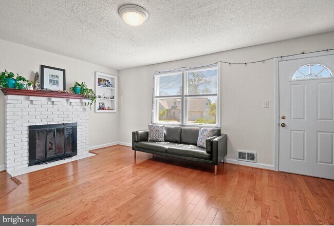 Building Photo - 1406 F St