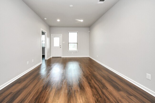 Building Photo - 9762 Soto St
