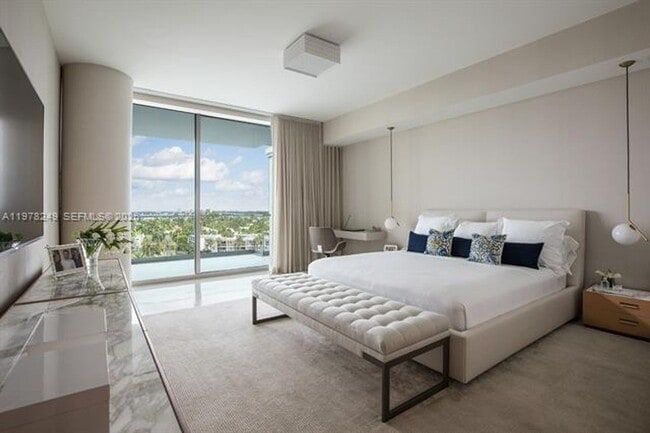 Building Photo - 10201 Collins Ave