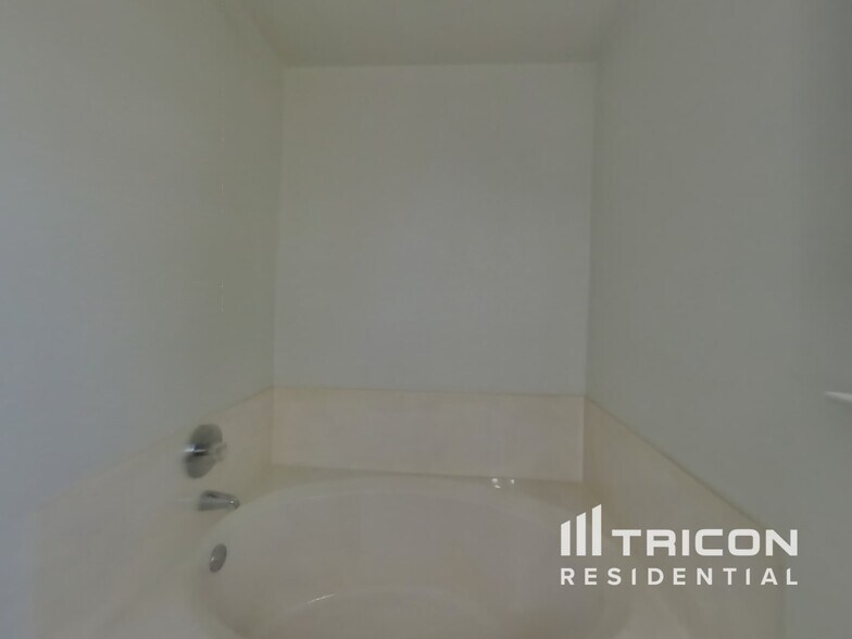 Building Photo - 228 Fall Creek Dr