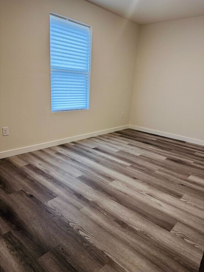 Building Photo - Modern 3BR / 2.5BA Townhome in a Prime Location – Washer/Dryer Included