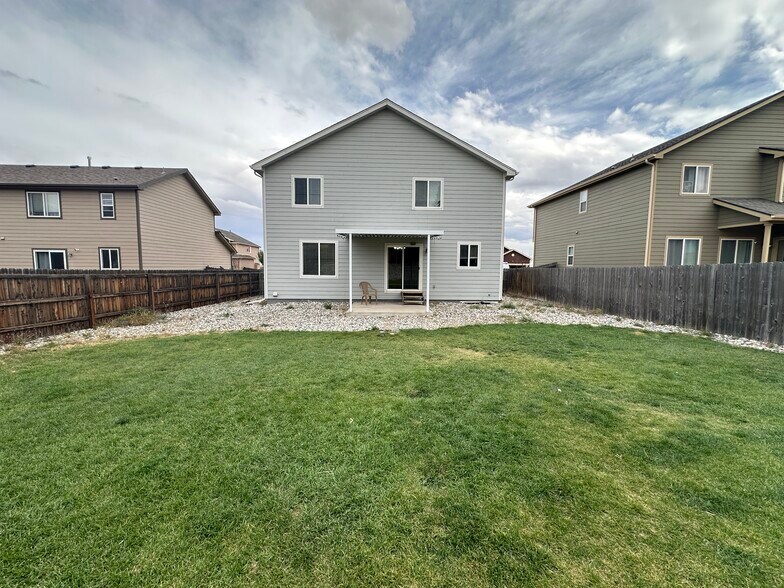 Building Photo - 8043 Pinfeather Dr