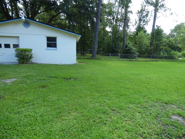 Building Photo - 13203 Yellow Bluff Rd