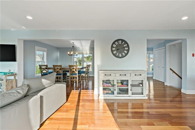 Building Photo - 11 Defelice Rd