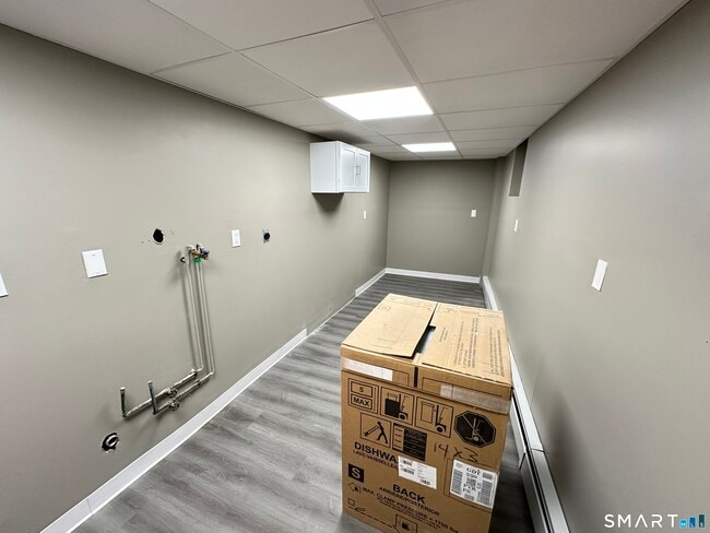 Building Photo - 40 Oak St