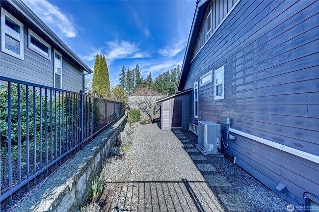 Building Photo - Spacious 2Br in Trilogy at Redmond Ridge 55+ Community