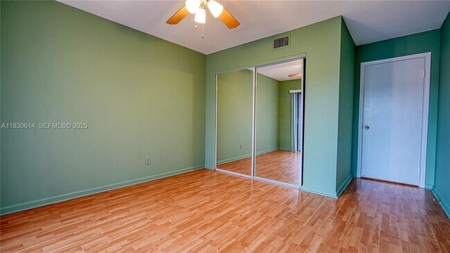 Building Photo - 11101 SW 15th Manor