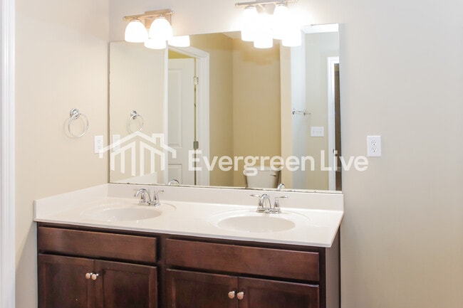 Building Photo - 3013 Monterey Dr SW