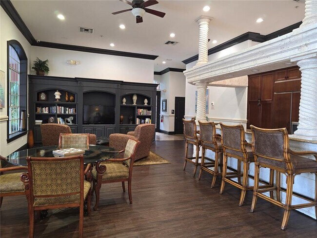 Building Photo - 4170 Central Sarasota Pkwy